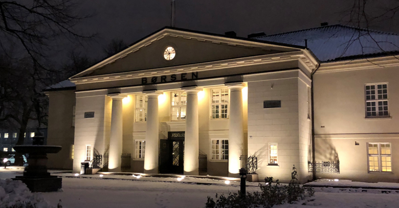 Kvinner, Kongsberg og bilfrakt